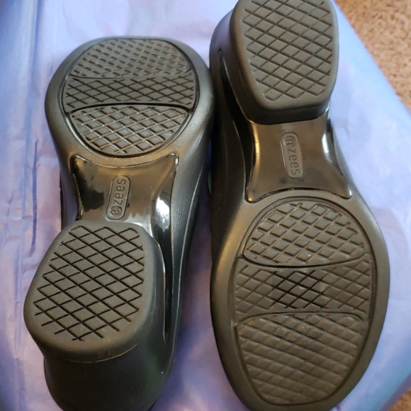 Shoes - Picture 3 of 4